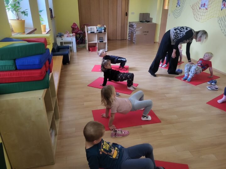 Pavoučí cvičení a logo-chvilky u Ferdů