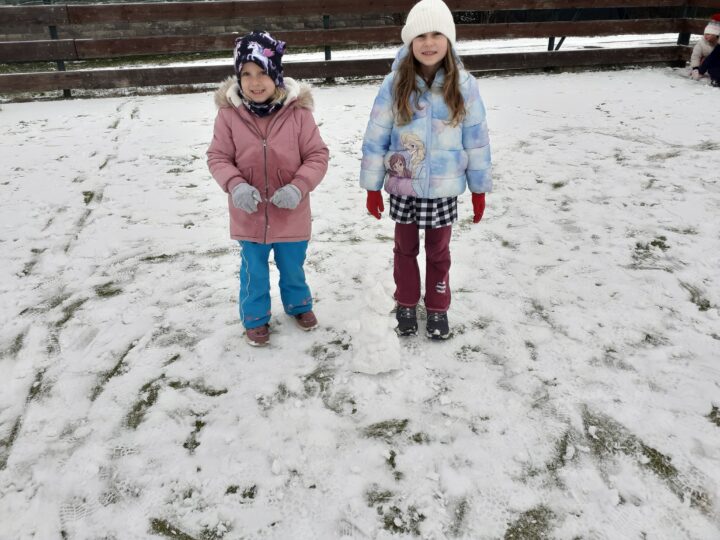 Radost ze sněhu. Broučci